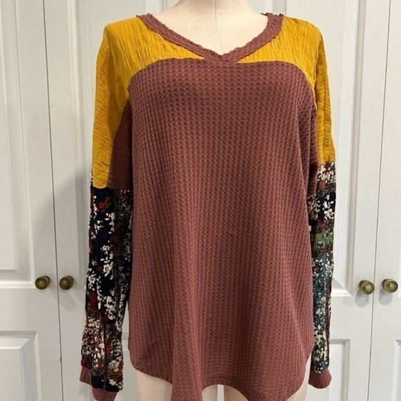 Umgee Multi Fabric Fall Top - Picture 2 of 13